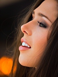 Anna Morna pulls off her blue brassiere and panties - Digital Desire